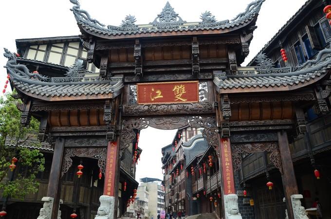 有段佛语说“若人生了悟如佛，无悲无喜无梦无幻，无爱无恨四大皆空，生与死又有何区别”。那和白痴有什么